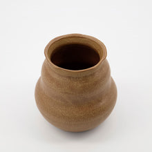 Load image into Gallery viewer, Camel Juno Vase