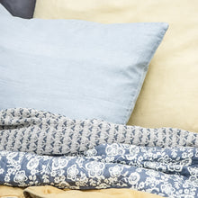 Load image into Gallery viewer, Cream and Blue Pattern Throw
